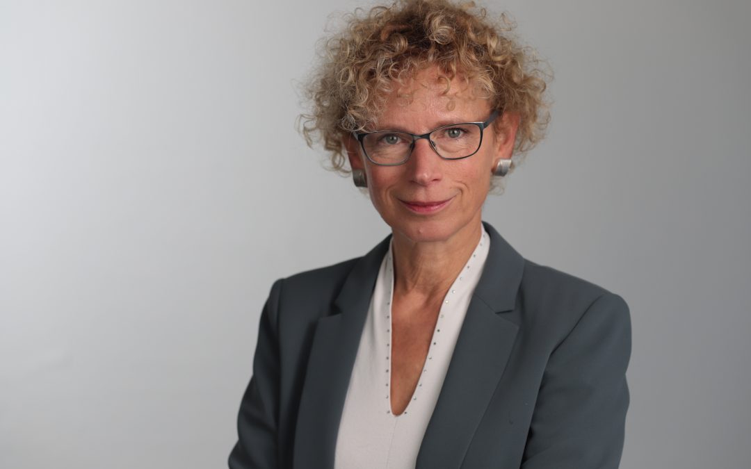 Dr. Angela Reinders